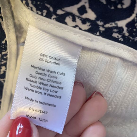 Ladies Talbots The Perfect Crop Blue White Print Capri Cropped Pants Size 6P - Picture 8 of 10